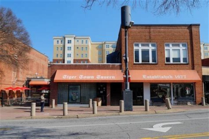 Discover The Charms Of Lauren Beer's Pub: A Culinary And Social Haven
