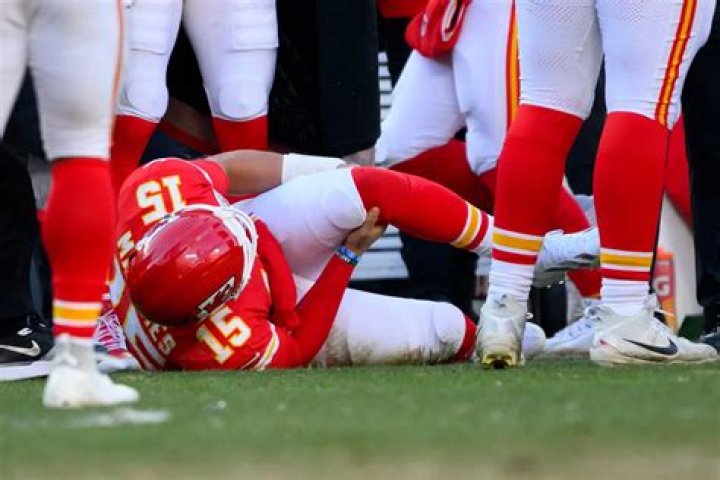 Patrick Mahomes' Fingers: Size, Injuries, And More